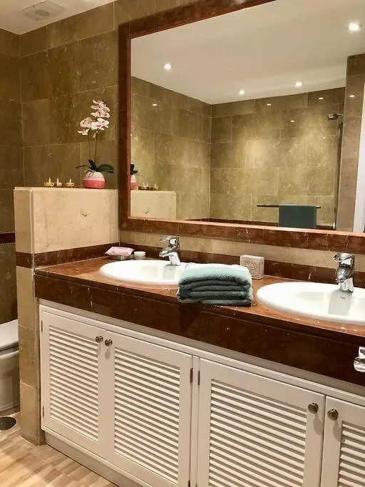 Gorgeous Apartment Located In Elviria ماربيا